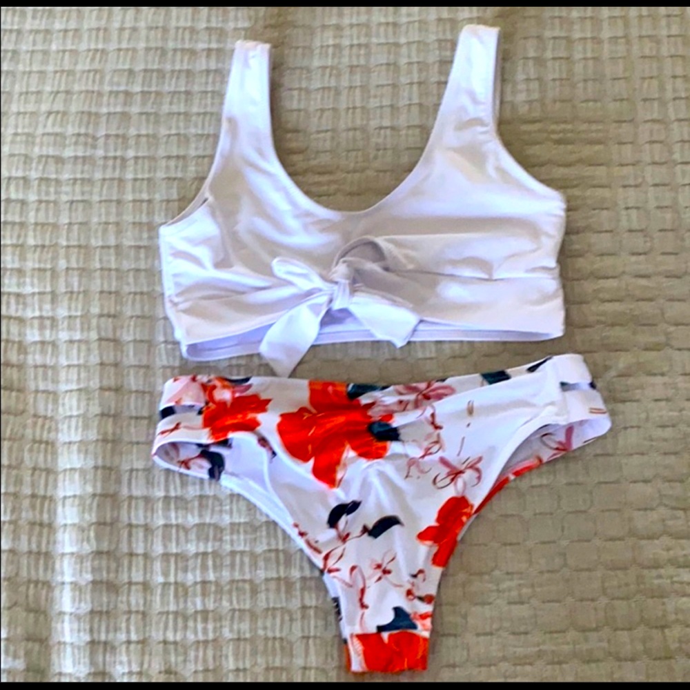 CUPSHE BATHING SUIT. NEVER BEEN WORN. SIZE MEDIUM.